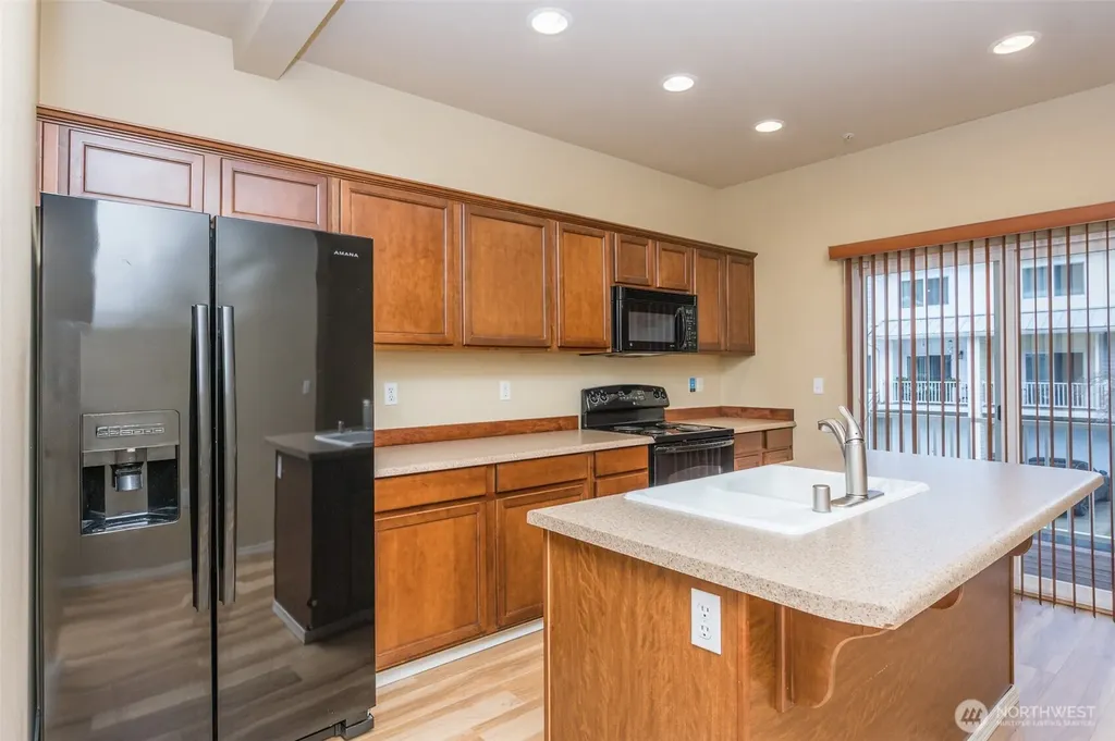 5325 Military Road E Tacoma WA 98446