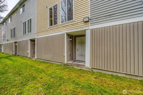 5325 Military Road E Tacoma WA 98446