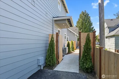 2217 Hoyt Avenue Everett WA 98201