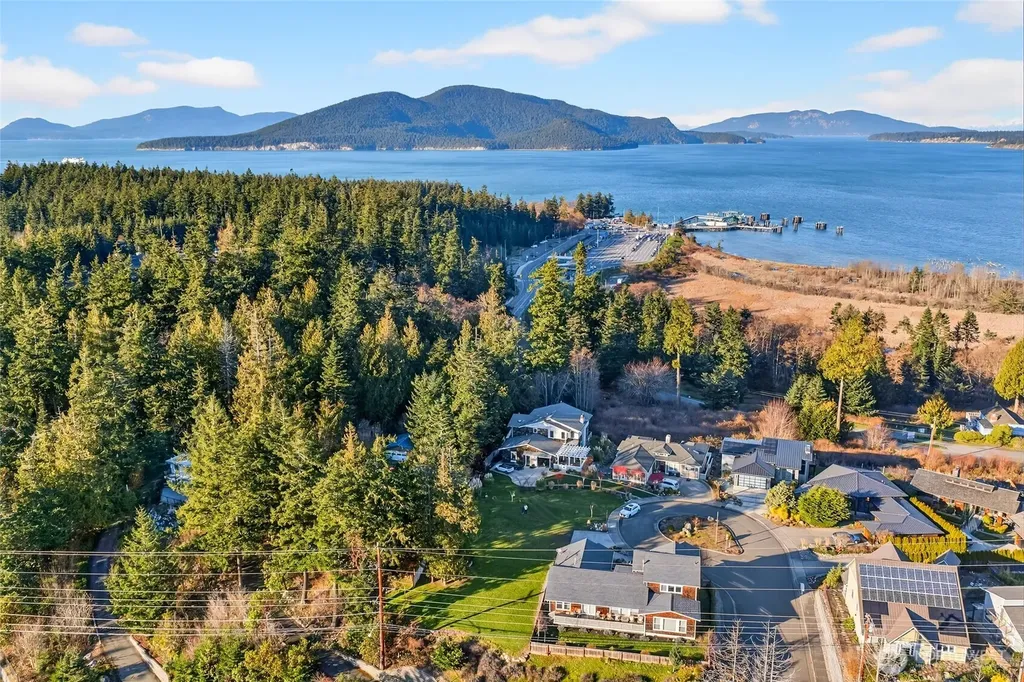 2810 Grady Lane Anacortes WA 98221