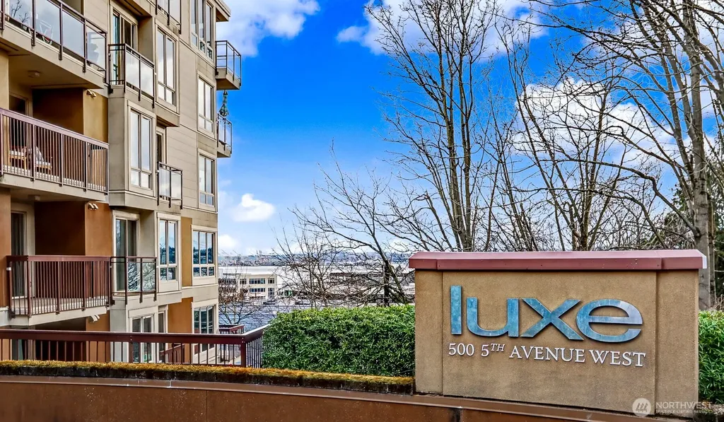 500 5th Ave W Seattle WA 98119