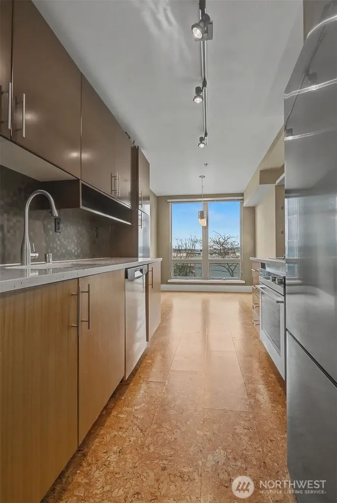 500 5th Ave W Seattle WA 98119