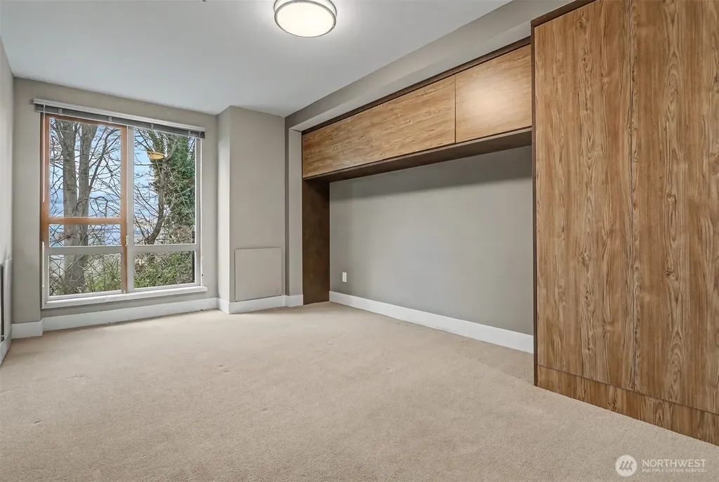 500 5th Ave W Seattle WA 98119