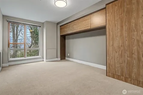 500 5th Ave W Seattle WA 98119