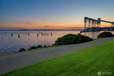 500 5th Ave W Seattle WA 98119