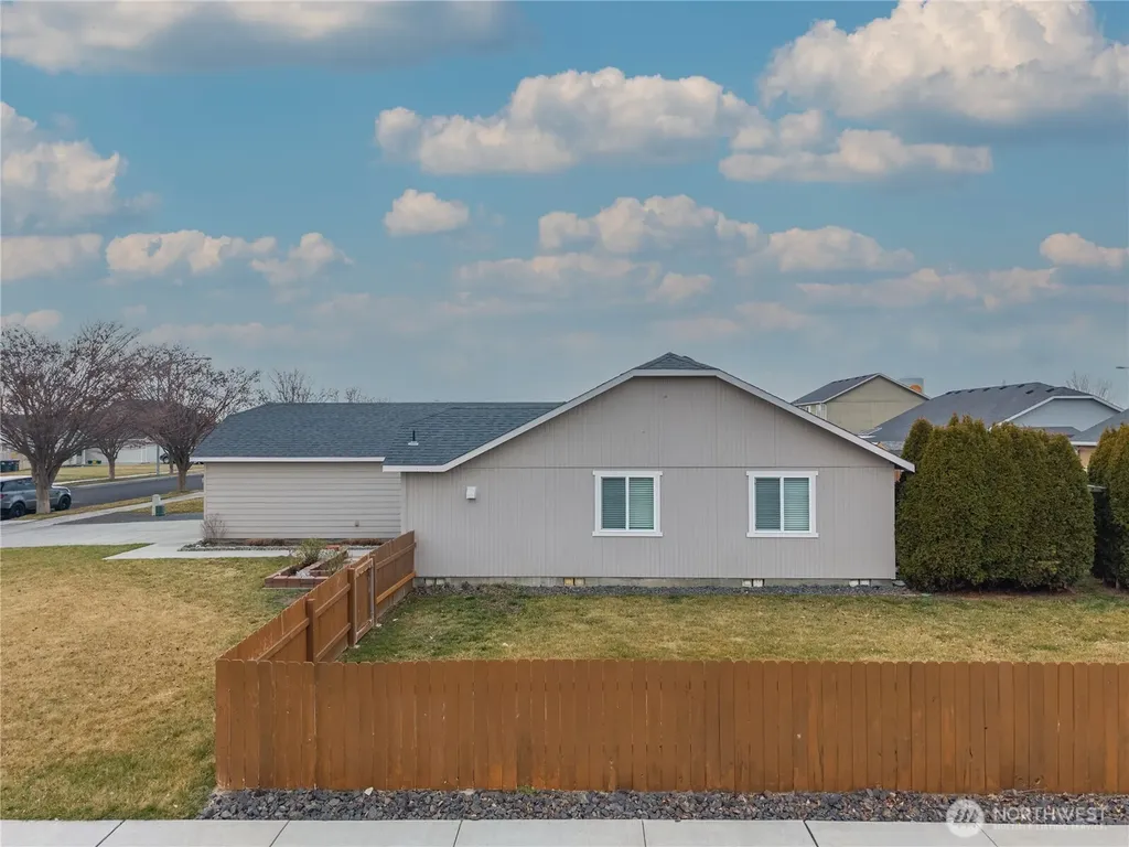 1412 E Megan Drive Moses Lake WA 98837