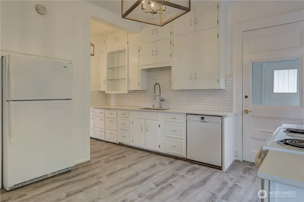 424 8th Avenue W Kirkland WA 98033