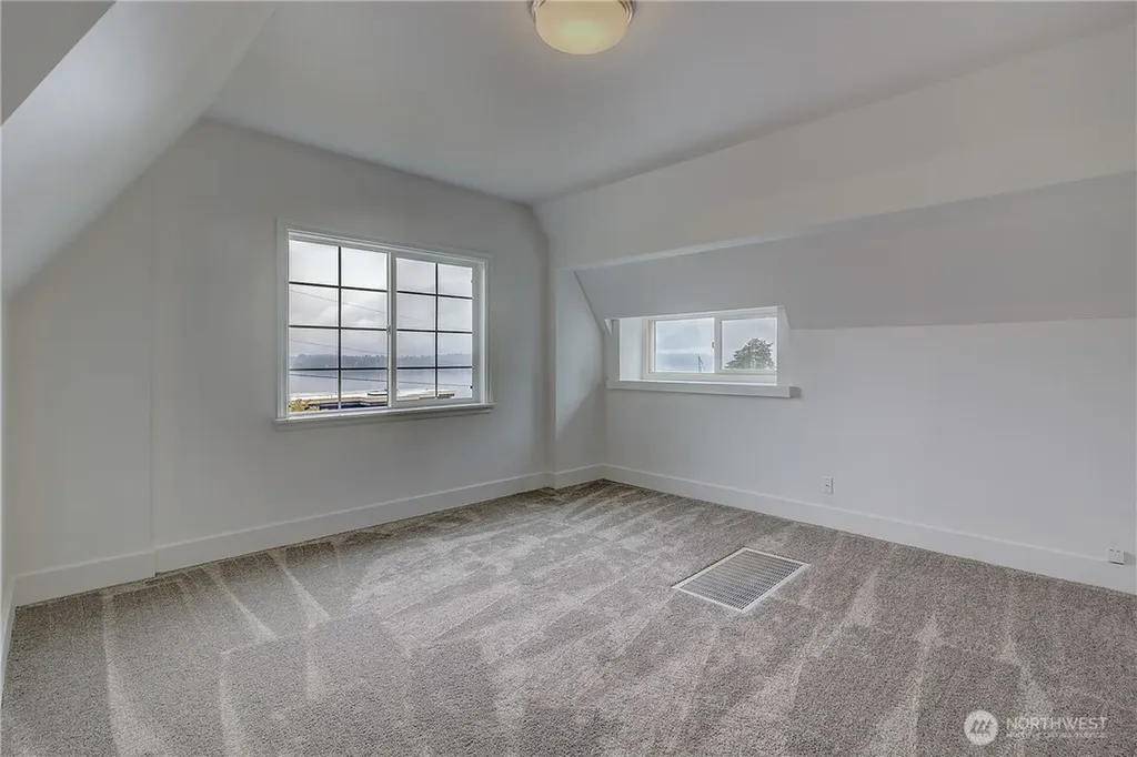 424 8th Avenue W Kirkland WA 98033
