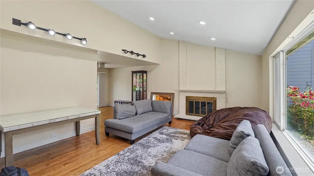 6572 123rd Avenue SE Bellevue WA 98006