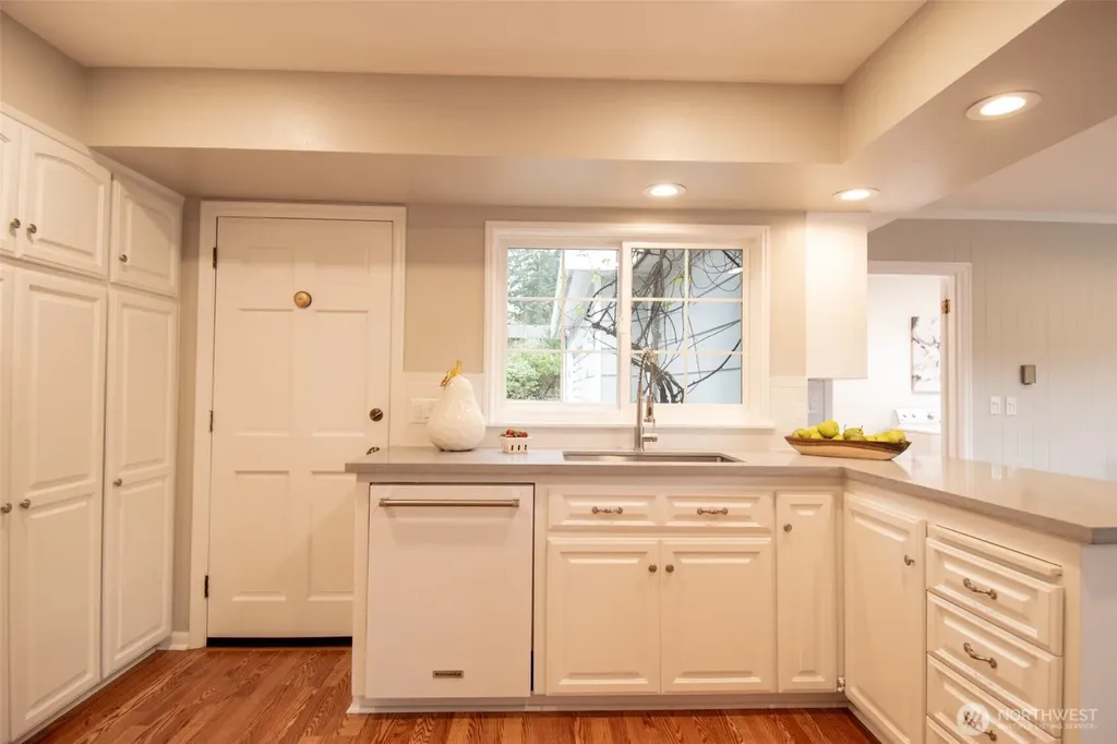 10826 Meadow Road SW Lakewood WA 98499