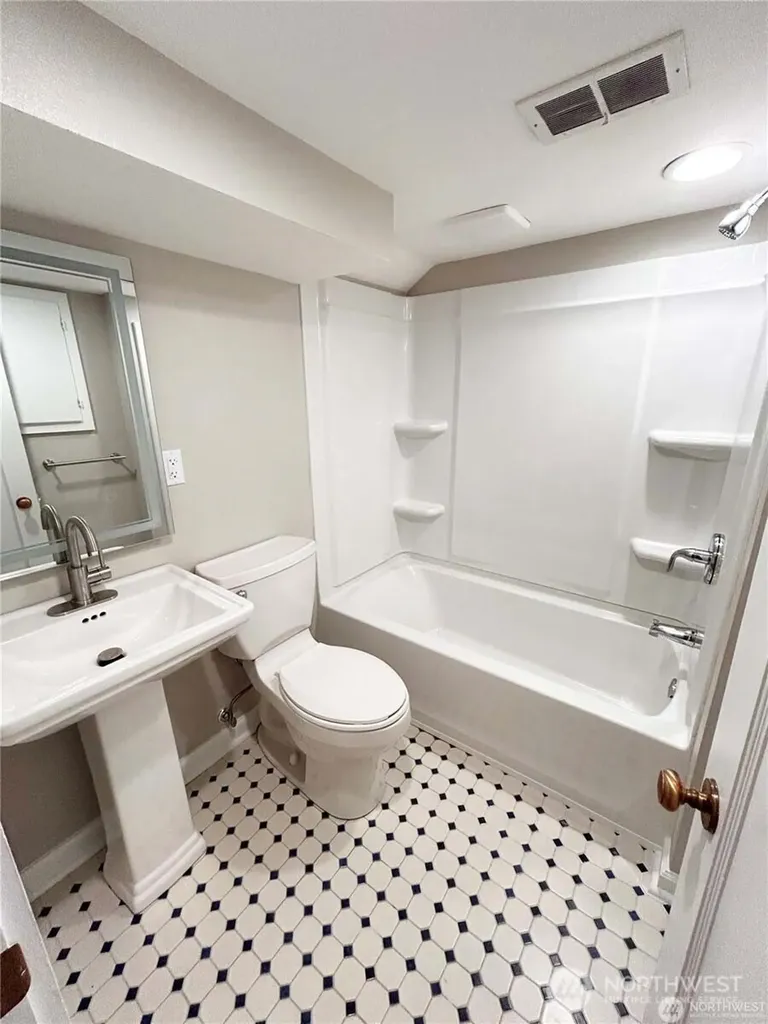 10826 Meadow Road SW Lakewood WA 98499