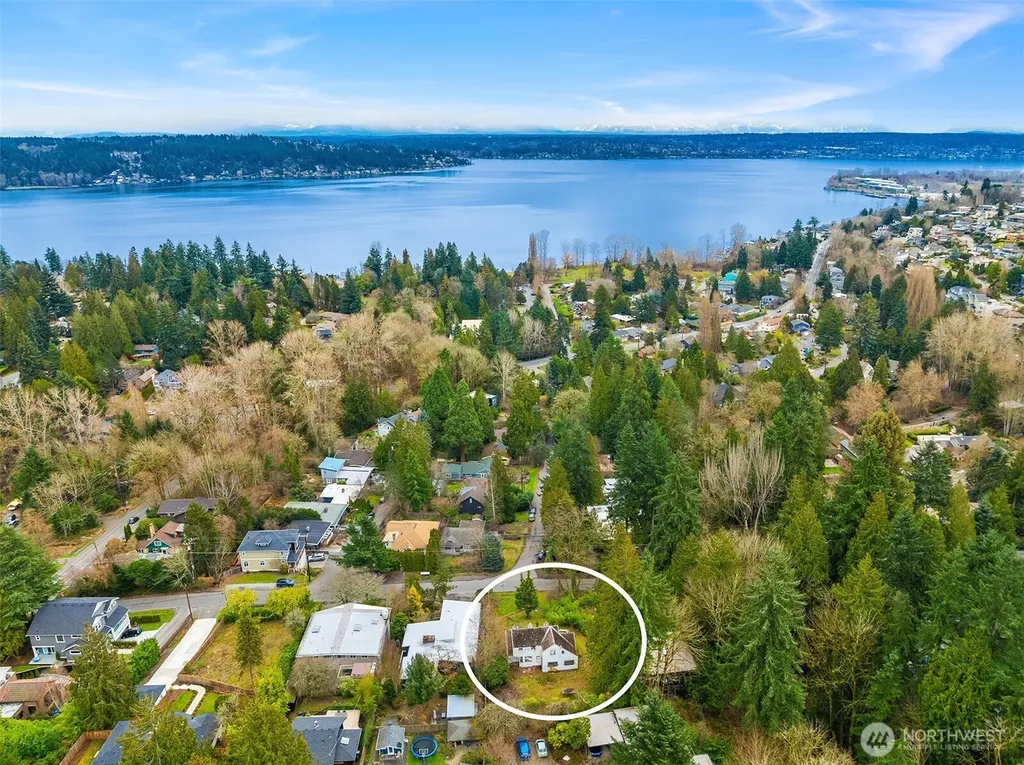 9229 45th Avenue NE Seattle WA 98115