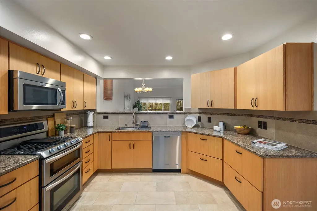 22614 43rd Avenue S Kent WA 98032