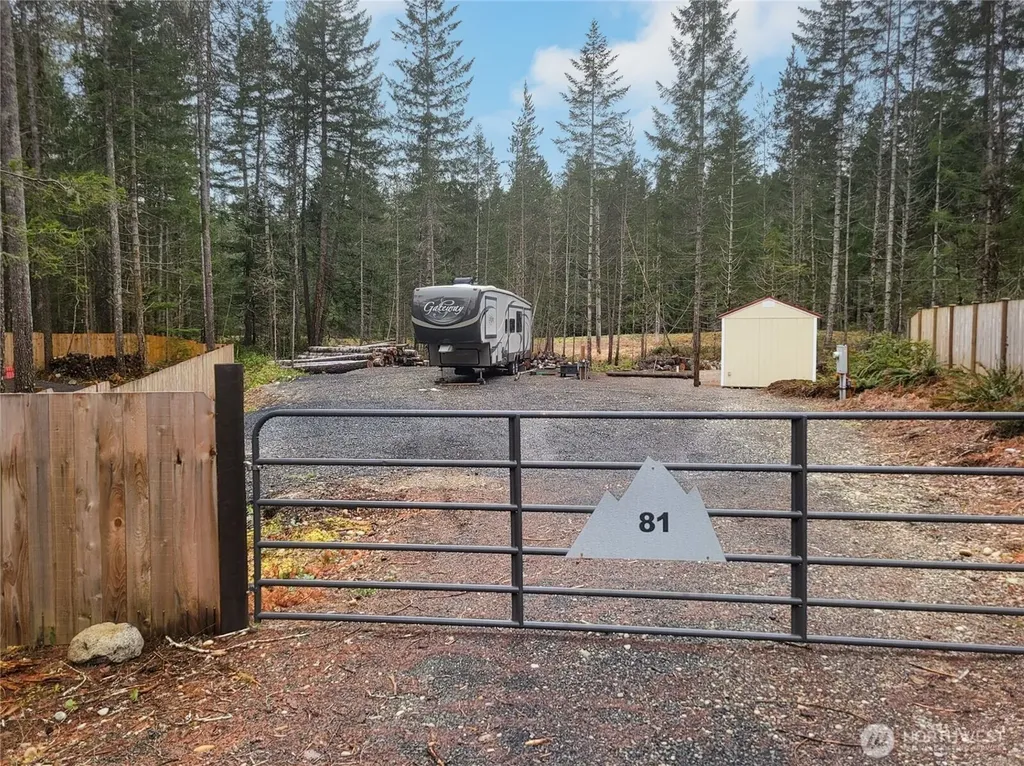 81 N Kings Way S Hoodsport WA 98548
