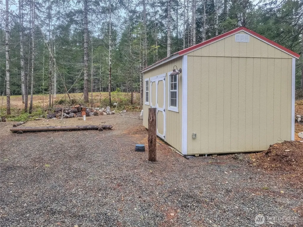 81 N Kings Way S Hoodsport WA 98548