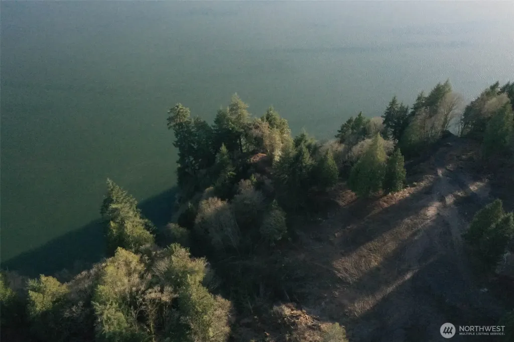 26 Edge Water Drive Cathlamet WA 98612