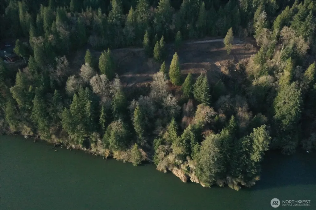 26 Edge Water Drive Cathlamet WA 98612