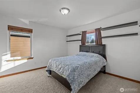 4322 25th Street SE Puyallup WA 98374