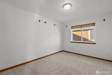 4322 25th Street SE Puyallup WA 98374