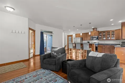 4322 25th Street SE Puyallup WA 98374