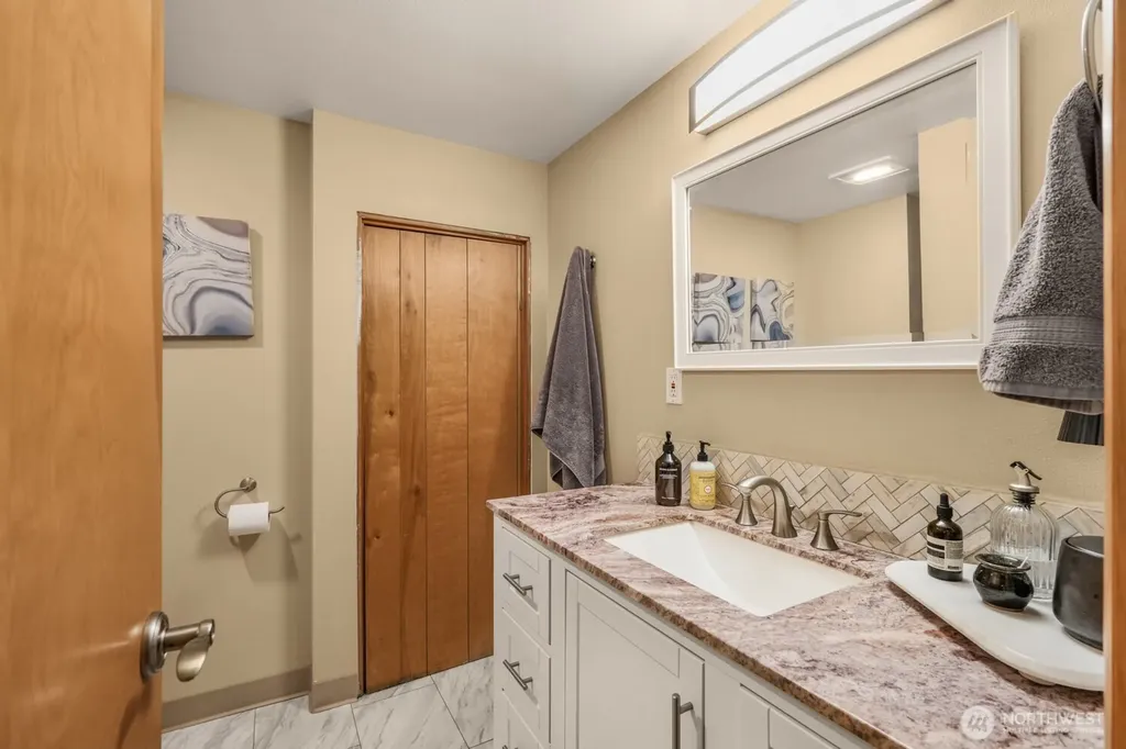 6904 NE 70th Street Vancouver WA 98661