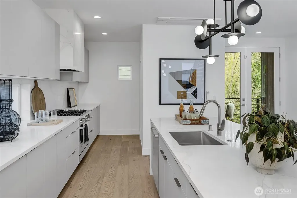 417 102nd Avenue SE Bellevue WA 98004
