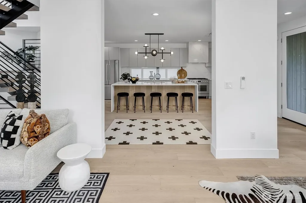 417 102nd Avenue SE Bellevue WA 98004