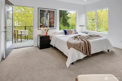 417 102nd Avenue SE Bellevue WA 98004