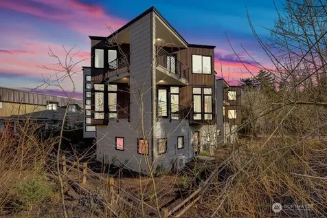 417 102nd Avenue SE Bellevue WA 98004