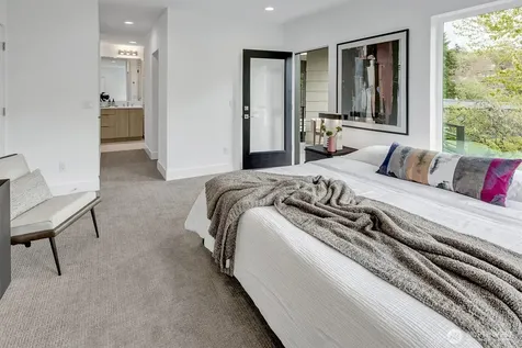 417 102nd Avenue SE Bellevue WA 98004