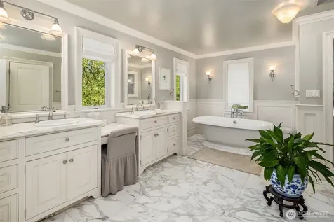 13364 Bridgestone Court NE Bainbridge Island WA 98110