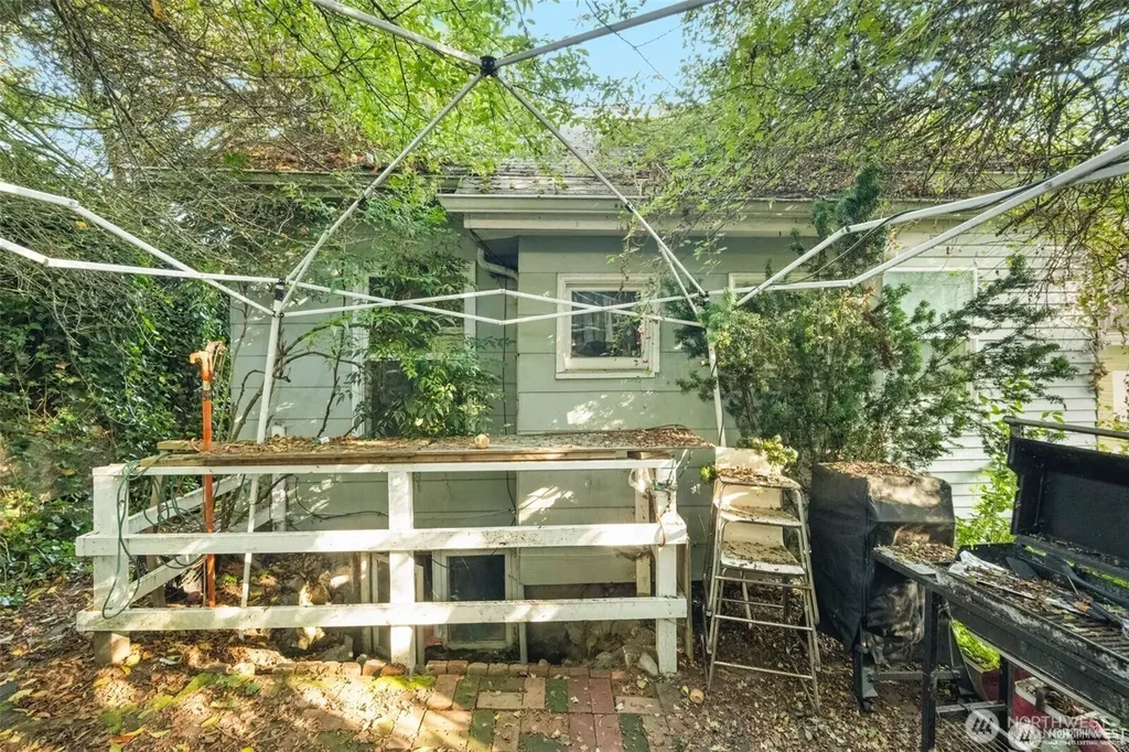 341 NE 51st Street Seattle WA 98105