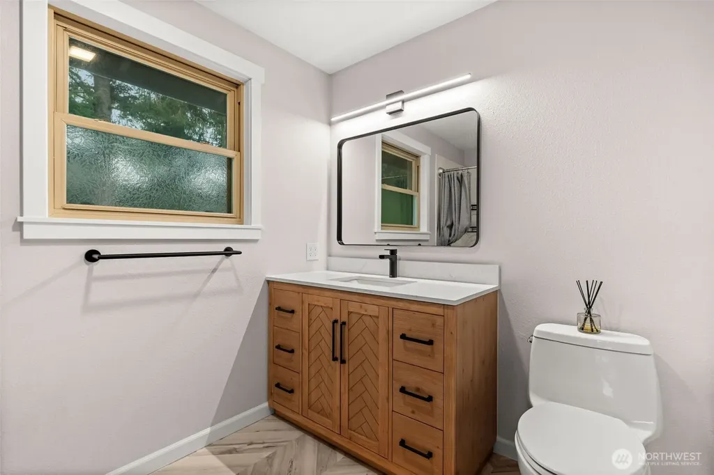 5114 W Tapps Drive E Lake Tapps WA 98391