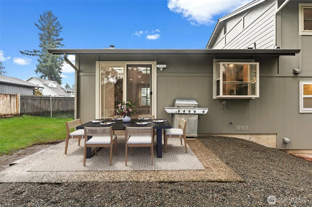 5114 W Tapps Drive E Lake Tapps WA 98391