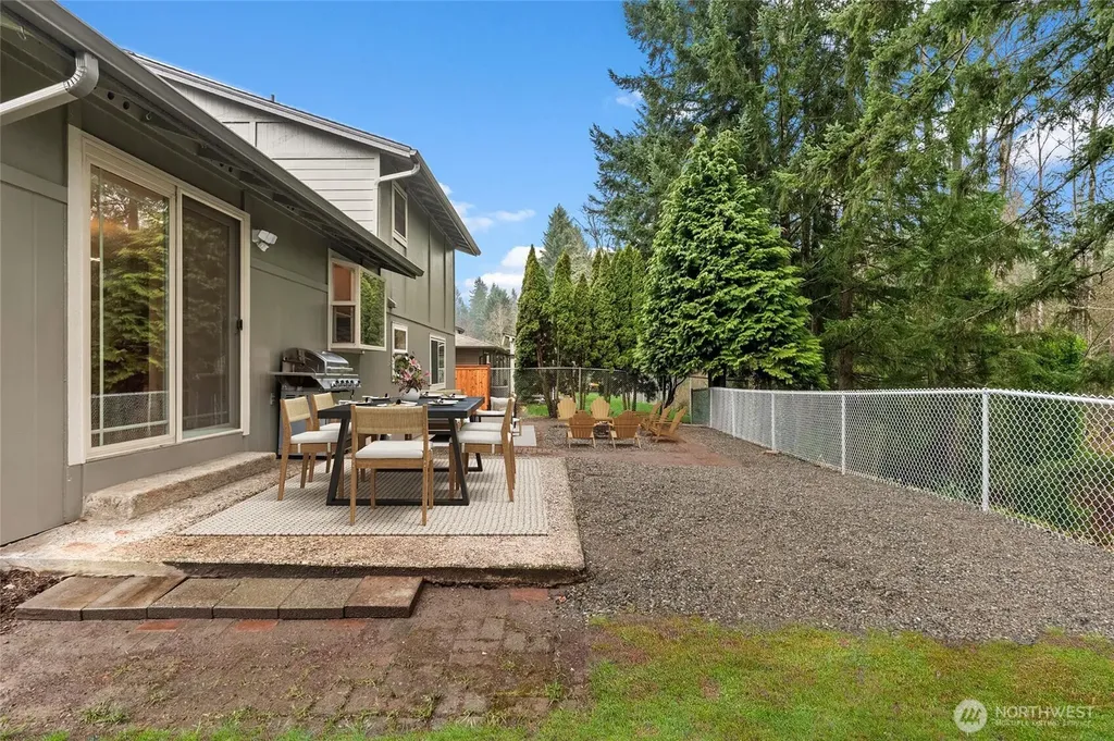5114 W Tapps Drive E Lake Tapps WA 98391