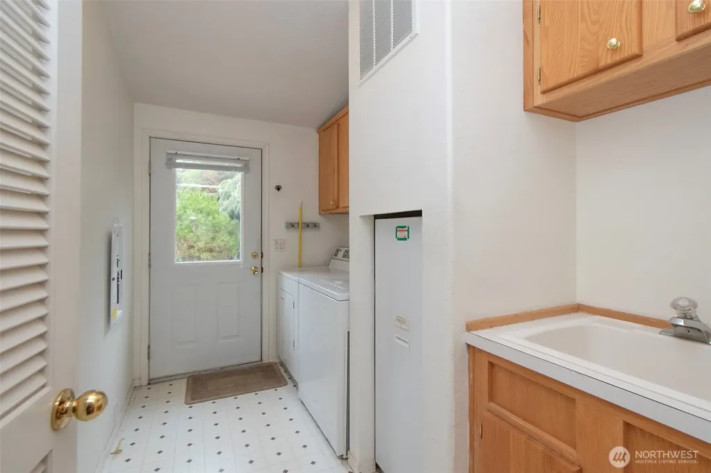 62 Johnson Road Port Angeles WA 98363