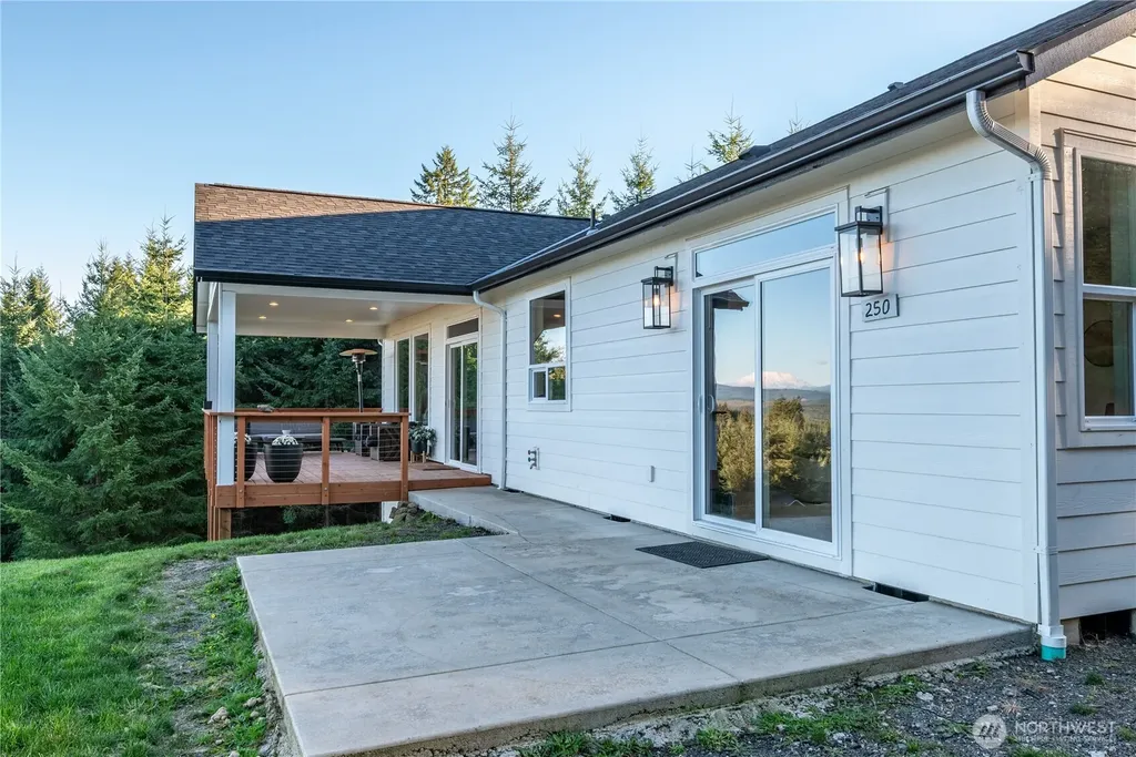 250 Red Rock Drive Castle Rock WA 98611
