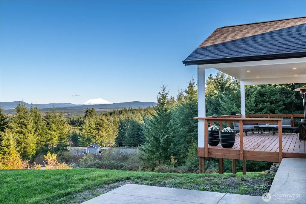 250 Red Rock Drive Castle Rock WA 98611