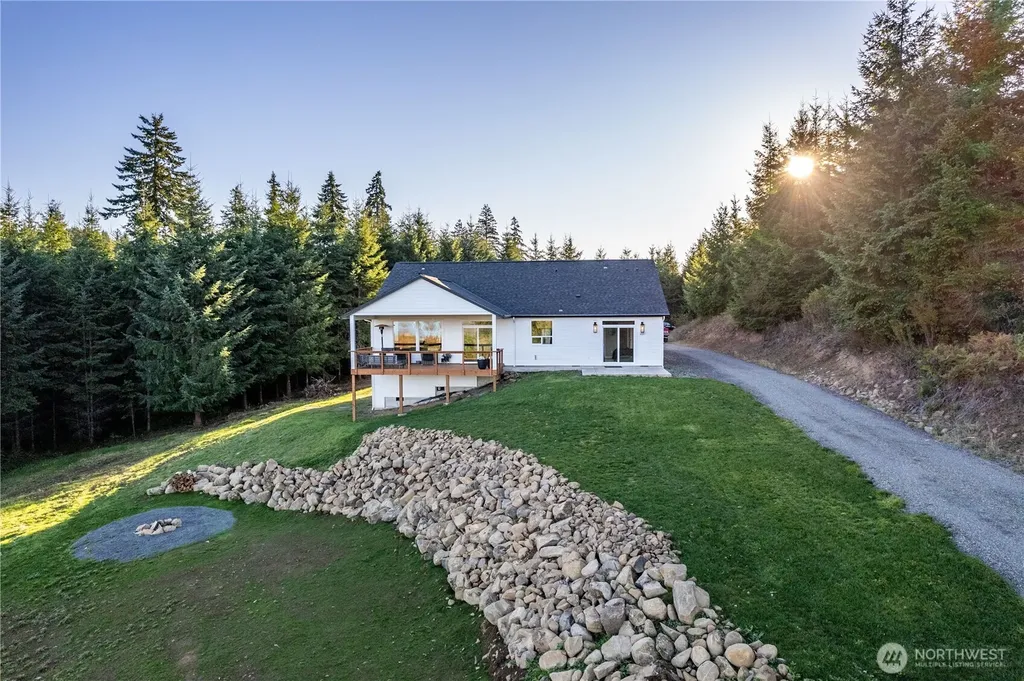 250 Red Rock Drive Castle Rock WA 98611