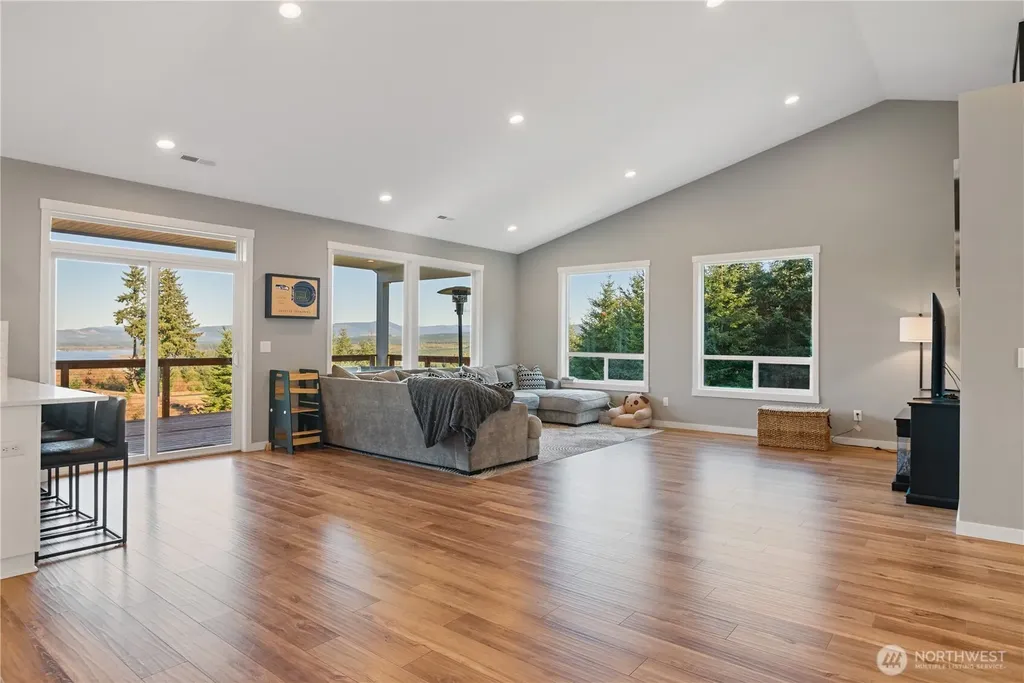 250 Red Rock Drive Castle Rock WA 98611