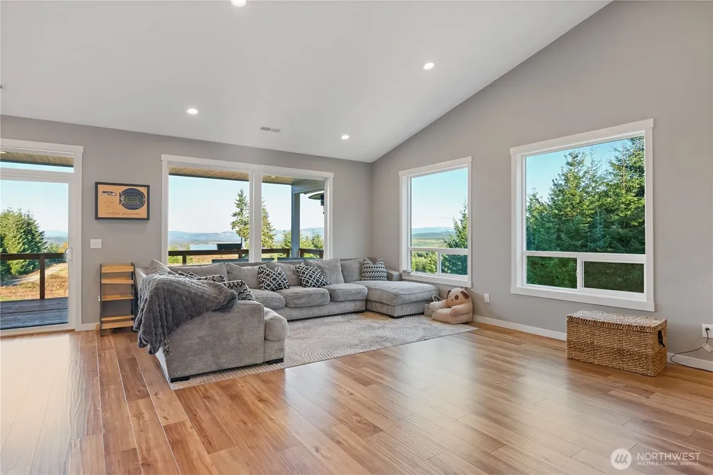 250 Red Rock Drive Castle Rock WA 98611