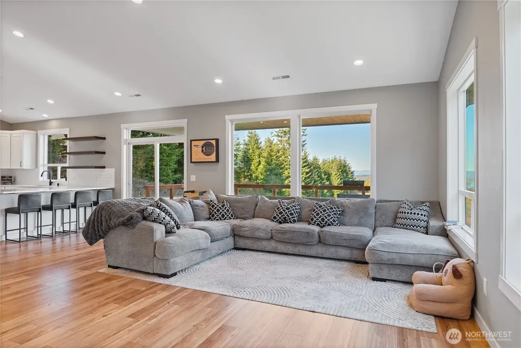 250 Red Rock Drive Castle Rock WA 98611