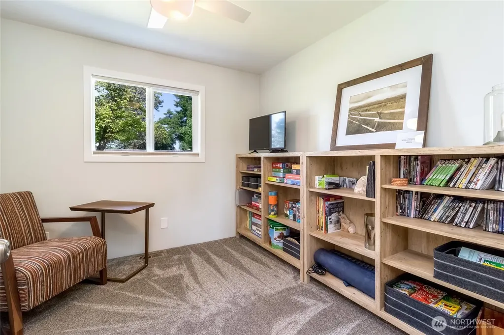 939 Stanley Drive College Place WA 99324