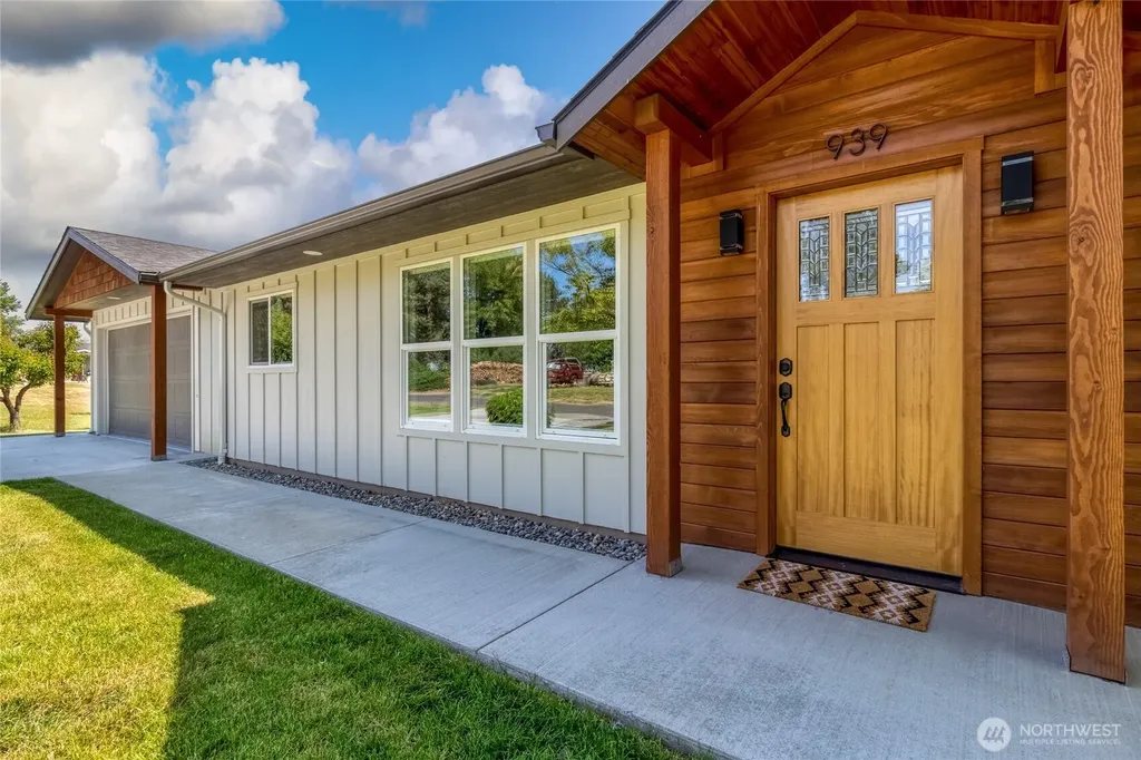 939 Stanley Drive College Place WA 99324