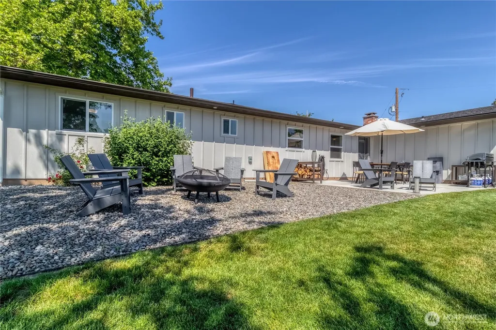939 Stanley Drive College Place WA 99324