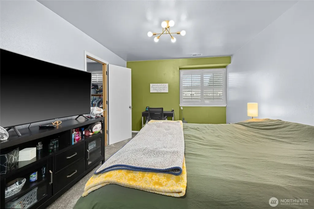 10904 62nd Street E Puyallup WA 98372