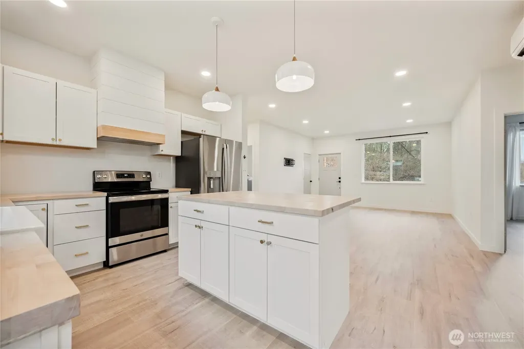 364 Channel View Lane Longview WA 98632