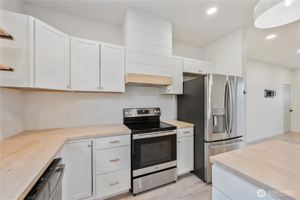364 Channel View Lane Longview WA 98632
