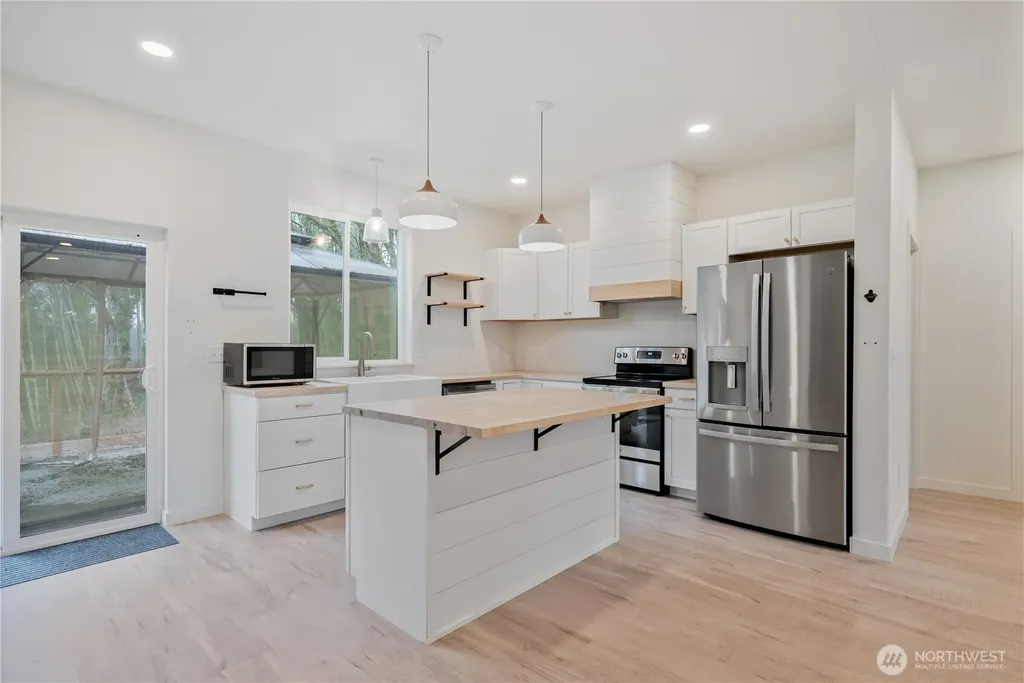364 Channel View Lane Longview WA 98632