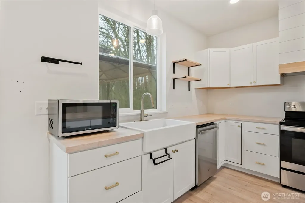 364 Channel View Lane Longview WA 98632